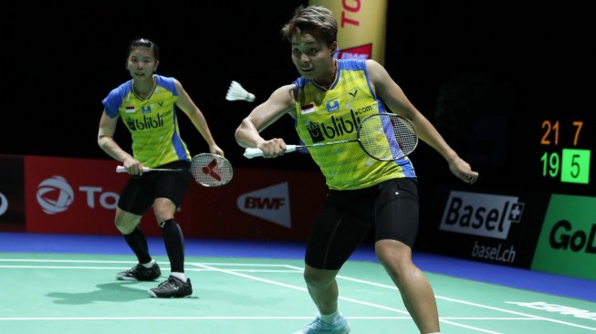 Pasangan ganda putri Indonesia, Greysia Polii/Apriyani Rahayu, melaju ke perempat final Kejuaraan Dunia Bulutangkis 2019 usai menang atas Stoeva bersaudara, Gabriela/Stefani (Bulgaria), Kamis (22/8). [Humas PBSI]