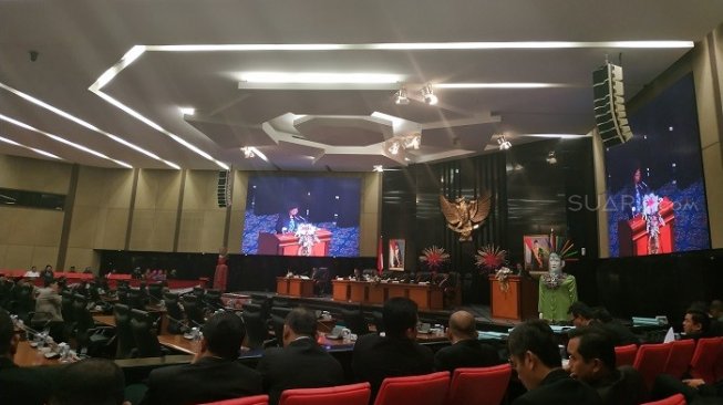 DPRD DKI saat menggelar paripurna yang dihadiri Gubernur DKI Anies Baswedan. (Suara.com/Fakhri).