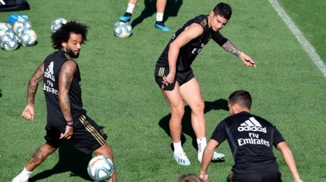 Pemain Real Madrid James Rodriguez mengikuti sesi latihan di Real Madrid Sport City, 16 Agustus 2019. [AFP]