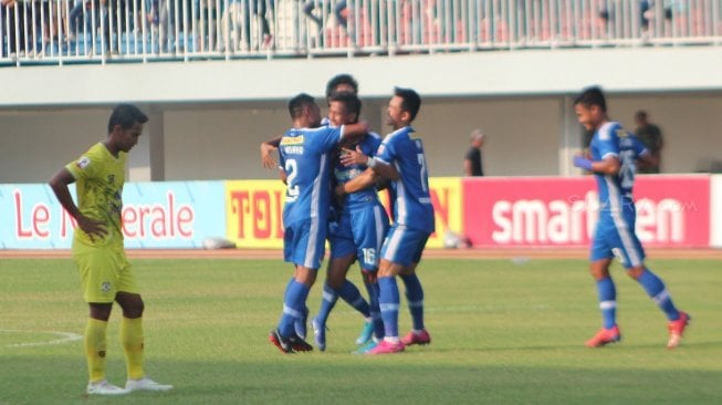 Selebrasi Syaiful Indra Cahya usai mencetak gol debut bersama PSIM Yogyakarta di Stadion Mandala Krida, Kamis (22/8/2019). (Suara.com/Irwan Febri Rialdi)