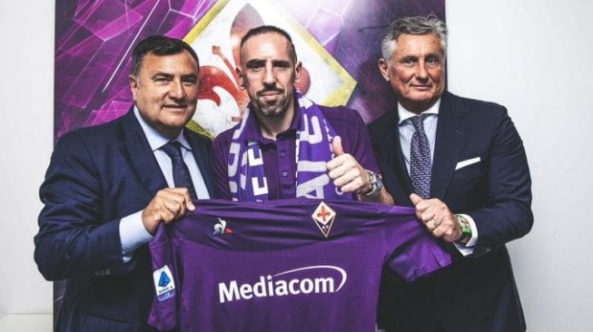 Winger anyar Fiorentina, Franck Ribery (tengah). [Laman resmi Fiorentina]