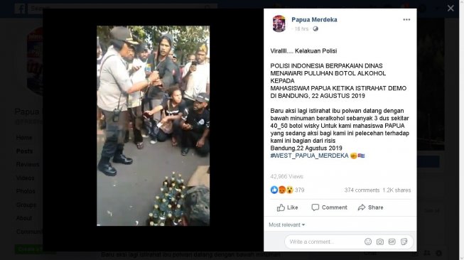 Mahasiswa Papua tolak miras dari polisi saat jeda demo - (Facebook/Papua Merdeka)