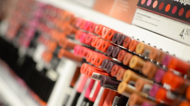 Punya Hobi Belanja Makeup, Perempuan Ini Mengubahnya Jadi Bisnis Kosmetik yang Menguntungkan