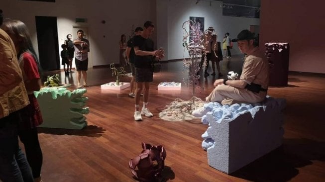 Demi Konten Instagram, Pengunjung Pameran Rusak Karya Seni di Galeri