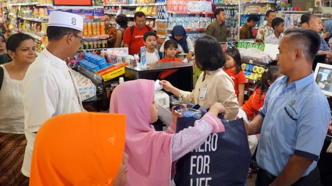 Suasana gerai Hero Gondangdia saat perayaan HUT ke-48 Hero Group di Jakarta, Jumat (23/8).[Suara.com/Oke Atmaja]