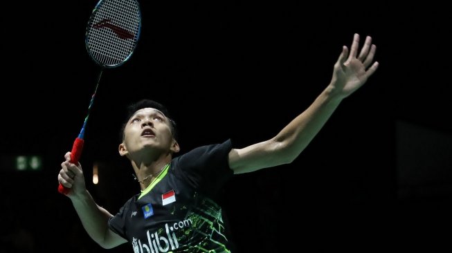 Pebulutangkis tunggal putra Jonatan Christie, atau yang akrab disapa Jojo, melaju ke perempat final Kejuaraan Dunia Bulutangkis 2019 usai mengalahkan pemain gaek Denmark, Jan O. Jorgensen, Kamis (22/8). [Humas PBSI]