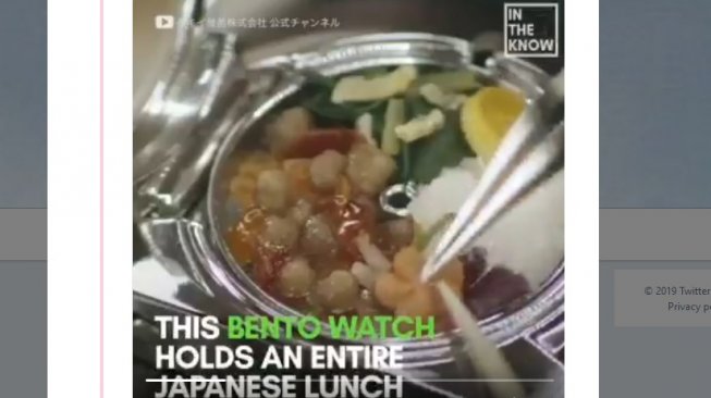 Bento watch dengan piring sebesar jam tangan dan built-in sumpit [Twitter: @heyyobangtan]