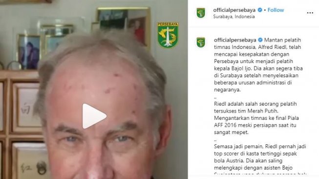 Screenshot video percakapan Alfred Riedl yang akan menjadi pelatih Persebaya Surabaya. (Instagram/officialpersebaya)