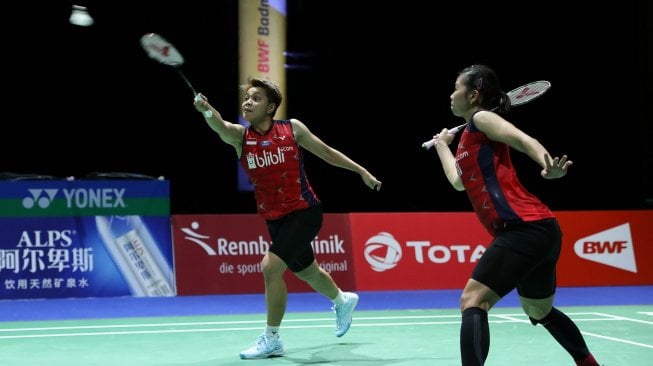 Pasangan ganda putri Indonesia, Greysia Polii/Apriyani Rahayu, melaju ke semifinal Kejuaraan Dunia Bulutangkis 2019 pasca menang atas Chen Qing Chen/Jia Yi Fan (China), Jumat (23/8). [Humas PBSI]