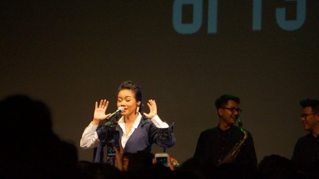 Yura Yunita isi malam penutupan ARTJOG 2019. (Suara.com/Putu Ayu)