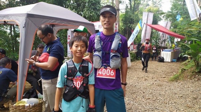 Anak Asal Jepang Jadi Peserta Termuda Situ Gunung Trail Run di Kelas 21K