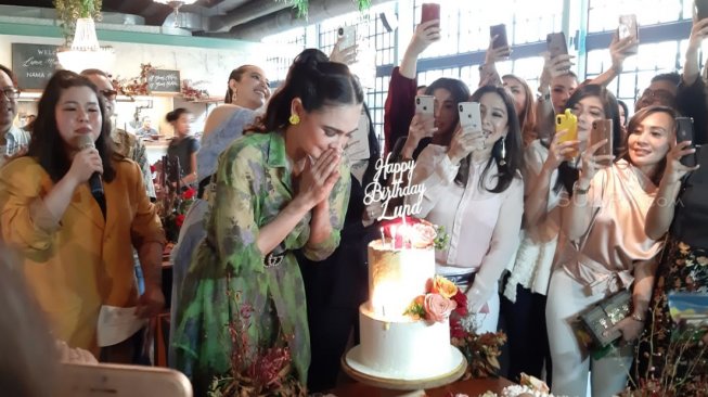 Luna Maya rayakan ultahnya ke-36. [Suara.com/Revi]