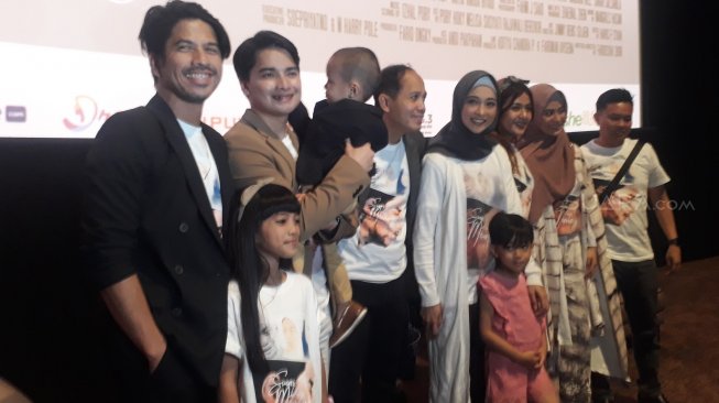 Bintang film Suami yang Menangis: Aryo Wahab, Alvin Faiz, Poppy Bunga dan lainnya. [Ismail/Suara.com]