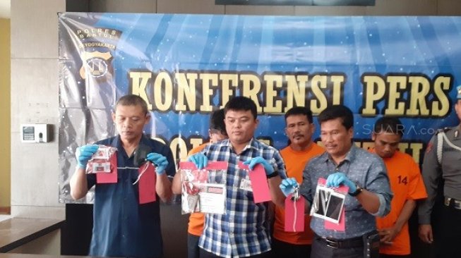 Modus Difoto Bareng Cewek, Wartawan Gadungan Peras Pengusaha di Bantul