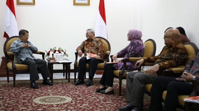 Pimpinan KPU RI menemui Wakil Presiden Jusuf Kalla. (Foto dok. Setwapres)