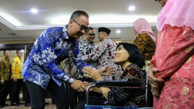 Mensos Lantik ASN Penyandang Disabilitas Pertama sebagai Pejabat Kemensos