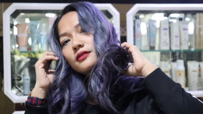 Ingin Terlihat Muda Jenny  Cortez Ubah Warna  Rambut 