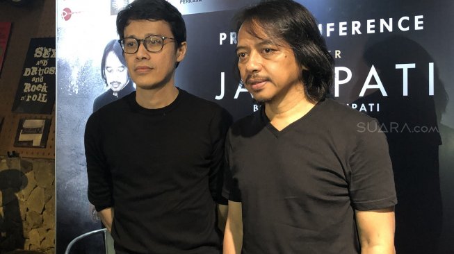 Dewa Budjana dan Tohpati dalan konfrensi pers konser Janapati. [Revi C Rantung/Suara.com]