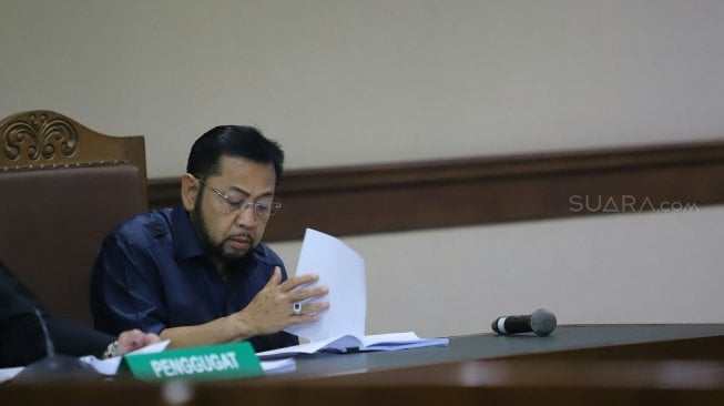 Terpidana kasus e-KTP Setya Novanto saat menghadiri sidang pengajuan peninjauan kembali (PK) di Pengadilan Negeri Jakarta Pusat, Rabu (28/8).[Suara.com/Arya Manggala]