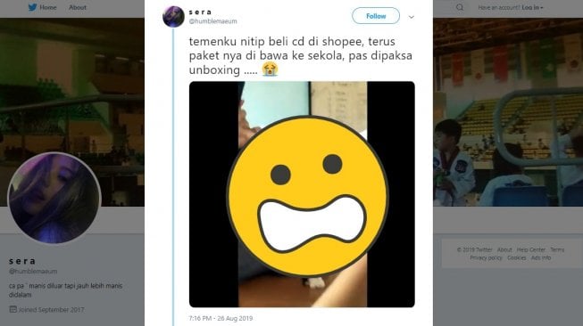 Beli pakaian dalam di online shop. (twitter/humblemaeum)