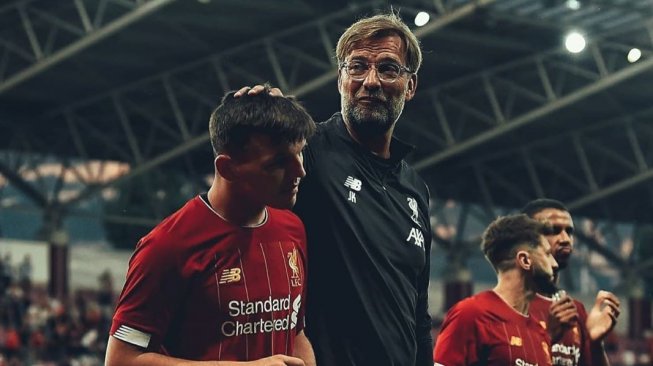 Penyerang muda Liverpool, Bobby Duncan dan pelatih The Reds, Jurgen Klopp. (Instagram/@bobbyduncan)