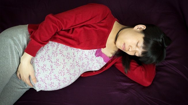 Posisi tidur ibu hamil kembar (Pixabay/pedroserapio)