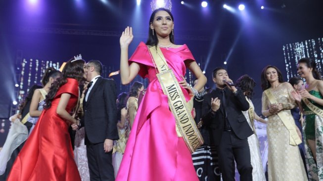 Sarlin Jones Raih Gelar Mahkota Miss Grand Indonesia 2019