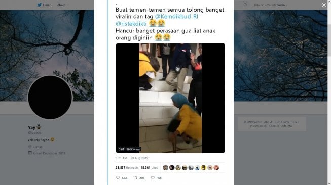 Perpeloncoan mahasiswa baru - (Twitter/loolxaa)