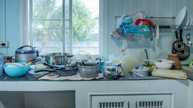 Viral Video Emak-emak Lagi Asyik di Dapur, Tetiba Bubar Gegara Kilatan Ini