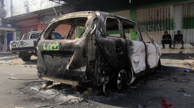 Suasana di Jayapura usai aksi unjuk rasa, Papua, Jumat (30/8). [ANTARA FOTO/Gusti Tanat]