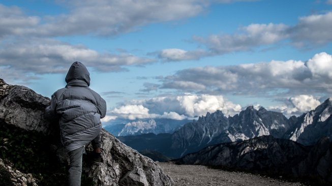 7 Arti Mimpi Mendaki Gunung: Petunjuk Sukses Luar Biasa atau Tantangan Berat?