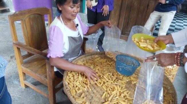 Dari Modal Rp 3 Juta, Ibu Asal Klaten Ini Sukses Jual Sukun Goreng ke japan