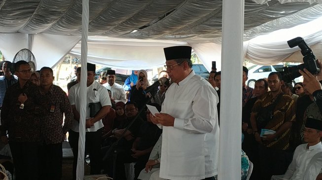 Sesenggukan Saat Pidato Pemakaman Ibunda, SBY: Semoga Kelak Kita Bertemu