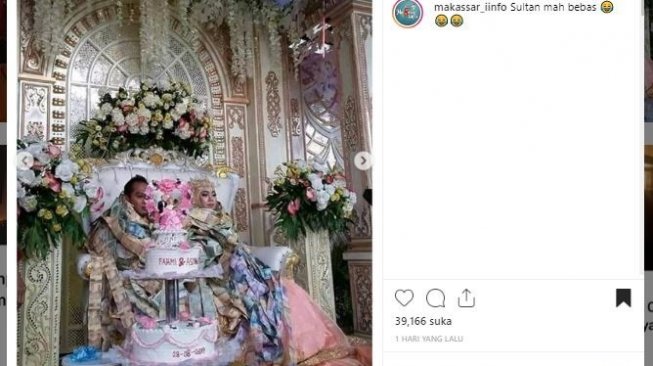 Pengantin berselimut uang kertas. (Instagram/@makassar_iinfo)