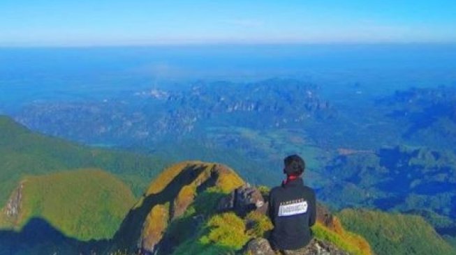 Menyimak Megahnya Lanskap Gunung Bulusaraung di Sulawesi Selatan