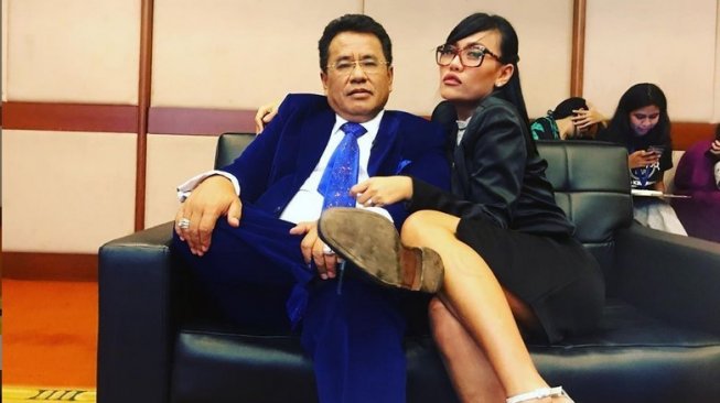 Ega Wek Wek bersama Hotman Paris. [Instagram]