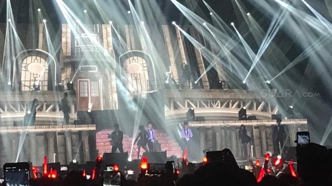 Konser perdana TVXQ di Indonesia Convention Exhibition (ICE), BSD City, Tangerang Selatan pada Sabtu (31/8/2019) malam. [Suara.com/Sumarni]