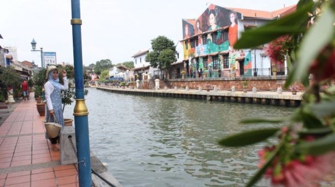 Penginapan anti maenstrim di pinggir river hingga dinding dengan street art. (Suara.com/Silfa Humairah)