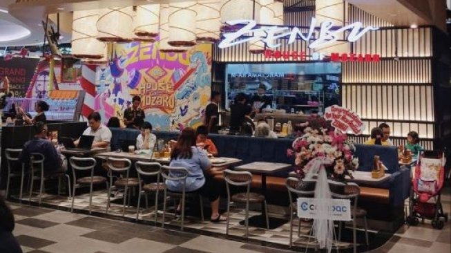 Area food and beverage di lantai 2 bernama Dotonbori Foodtown. (Dok Mall of Indonesia)