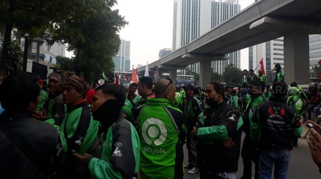 Demonstrasi Driver Gojek di Kedubes Malaysia. (Suara.com/Shifa Audia)