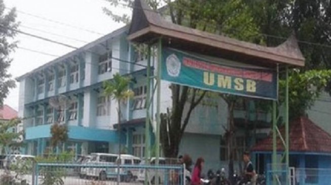 Dosen Gay yang Digerebek Sedang Bersama Pasangannya, Dipecat Dari Kampus