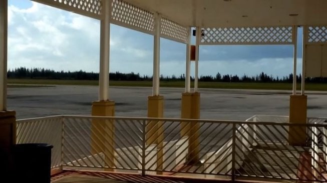 Bandara Bahama Sebelum dan Sesudah Badai (youtube.com/ITARV)