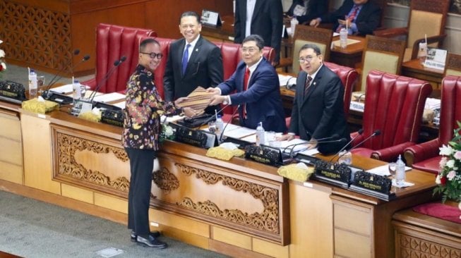 DPR Sahkan RUU Pekerjaan Sosial Menjadi Undang-undang