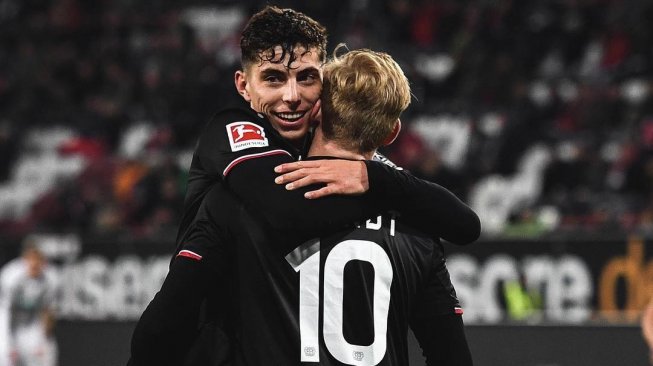 Gelandang Bayer Leverkusen, Kai Havertz merayakan gol bersama rekan setimnya. (Instagram/@kaihavertz29)