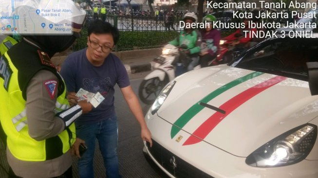 Tak Pasang Pelat Nomor, Mobil Mewah kena Operasi Patuh Jaya di Tanah Abang