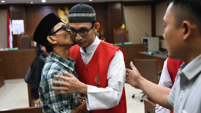 Terdakwa kasus kerusuhan 21-22 Mei 2019 menjalani sidang tuntutan di Pengadilan Negeri Jakarta Pusat, Jakarta, Rabu (4/9). [ANTARA FOTO/Aditya Pradana Putra]