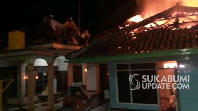 Asrama Ponpes Al-Irfaniyah Terbakar, Santri Pria Harus Tinggal di Masjid
