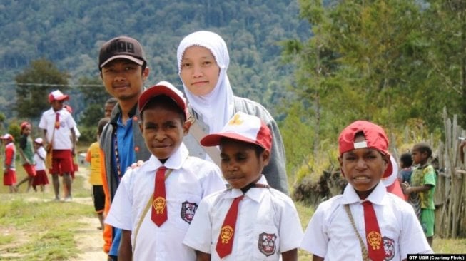 Kisah Guru Muda yang Siap Mengukir Cinta di Tanah Papua