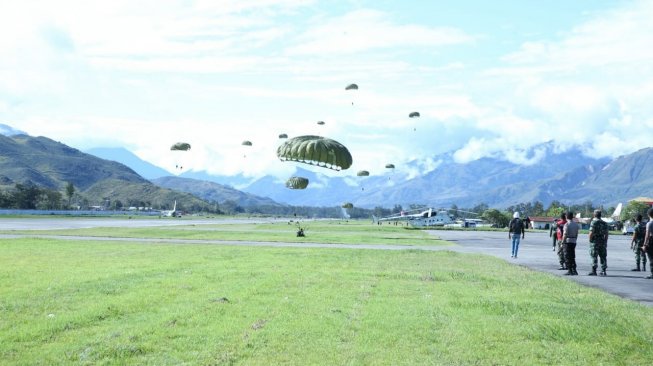 Masyarakat Wamena Kagumi Latihan  Pemukul Reaksi Cepat TNI