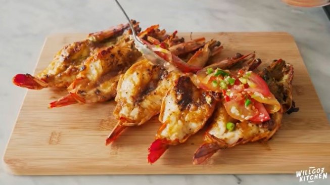 Udang Bakar Jimbaran ala Devina Hermawan Bumbunya Meresap 